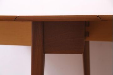 ヴィンテージ家具　北欧ビンテージ　オーク材　スタイリッシュなオーバル型のバタフライテーブル(ゲートレッグテーブル、エクステンションテーブル)