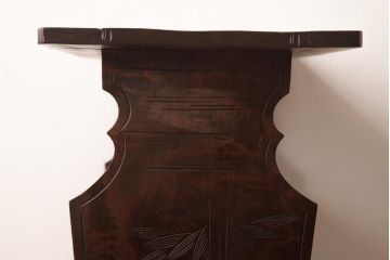 中古　伝統工芸　軽井沢彫り　竹の模様が風情溢れるマガジンラックテーブル(サイドテーブル)