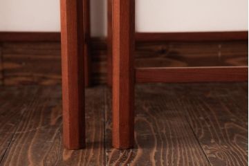 ヴィンテージ家具　北欧ビンテージ　大胆なデザインが魅力的なタイルトップのネストテーブル(サイドテーブル、カフェテーブル)