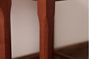 ヴィンテージ家具　北欧ビンテージ　大胆なデザインが魅力的なタイルトップのネストテーブル(サイドテーブル、カフェテーブル)