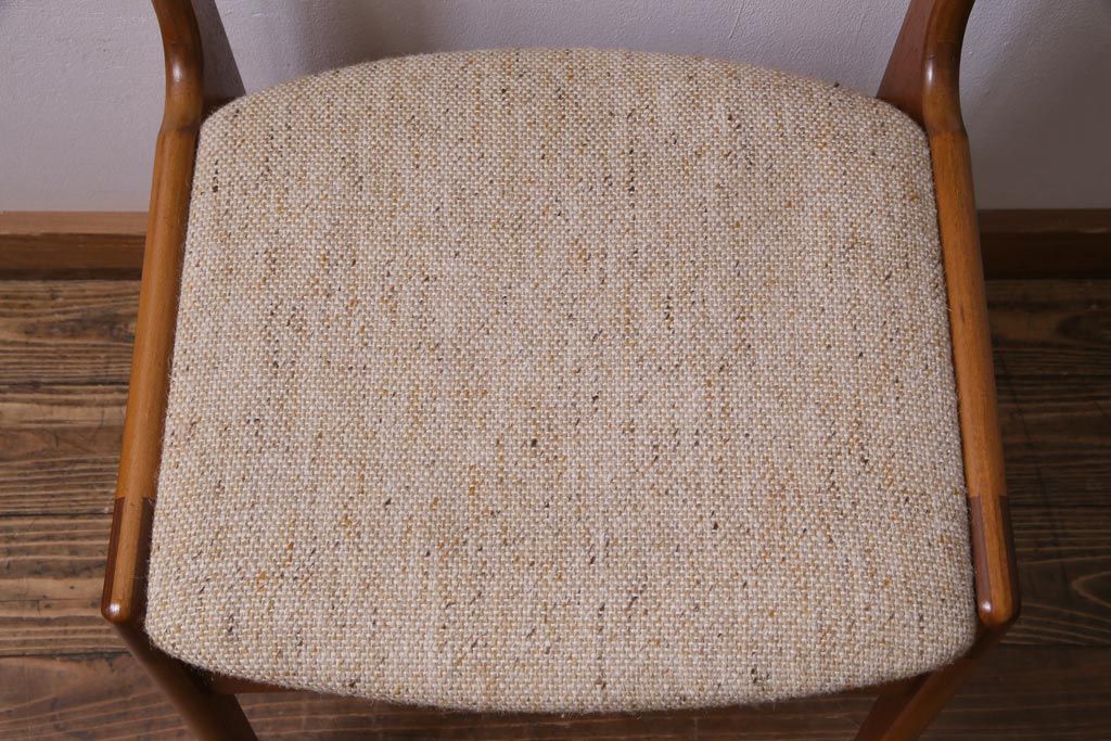 ヴィンテージ家具　デンマーク　チーク材　スタイリッシュなデザインが素敵なビンテージチェア(椅子)(2)