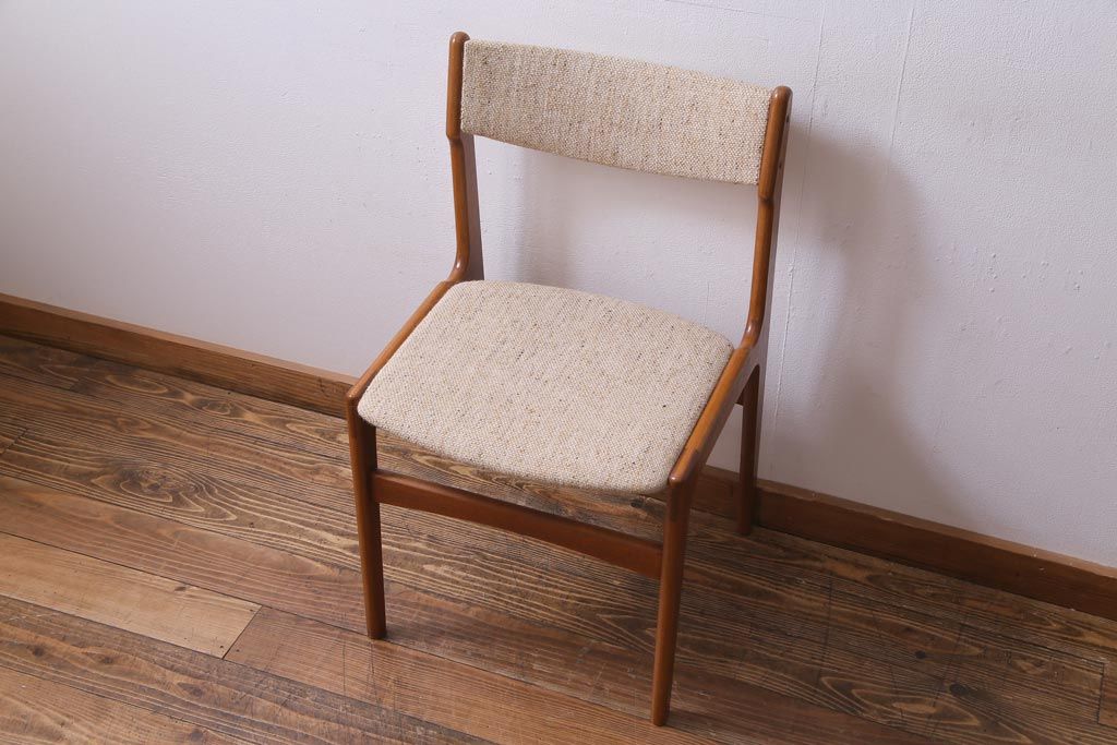 ヴィンテージ家具　デンマーク　北欧　チーク材　スタイリッシュなデザインが素敵なビンテージチェア(椅子)