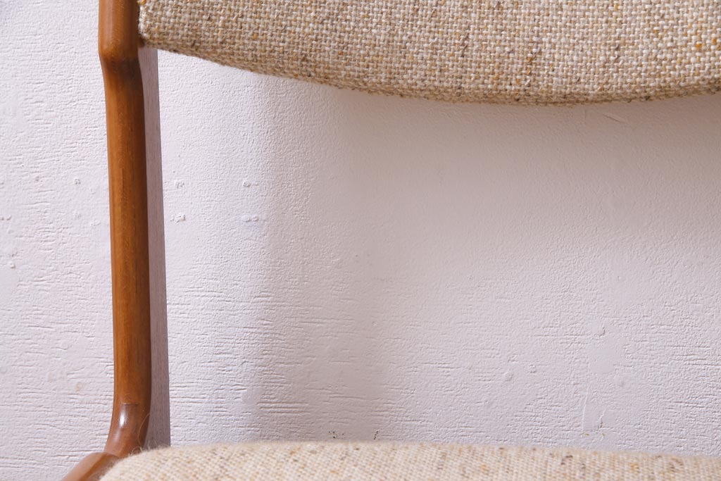 ヴィンテージ家具　デンマーク　北欧　チーク材　スタイリッシュなデザインが素敵なビンテージチェア(椅子)