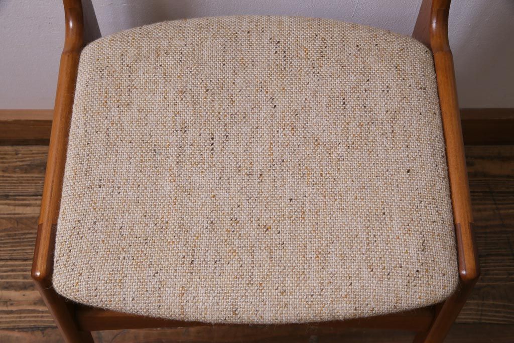 ヴィンテージ家具　デンマーク　北欧　チーク材　スタイリッシュなデザインが素敵なビンテージチェア(椅子)