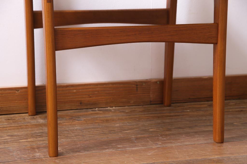 ヴィンテージ家具　デンマーク　北欧　チーク材　スタイリッシュなデザインが素敵なビンテージチェア(椅子)