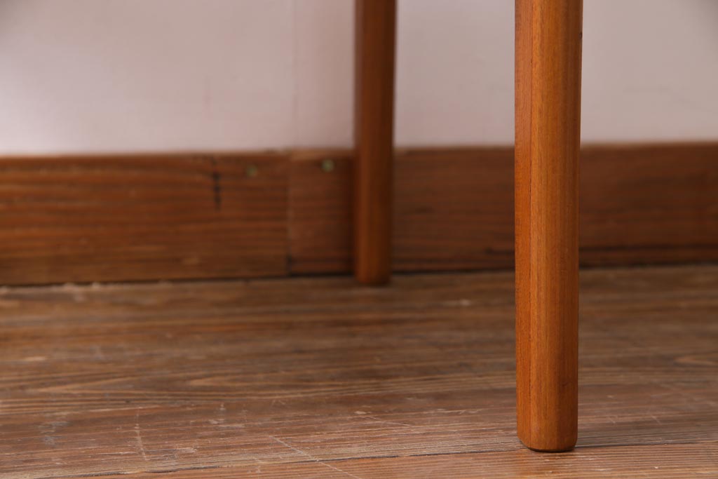 ヴィンテージ家具　デンマーク　北欧　チーク材　スタイリッシュなデザインが素敵なビンテージチェア(椅子)
