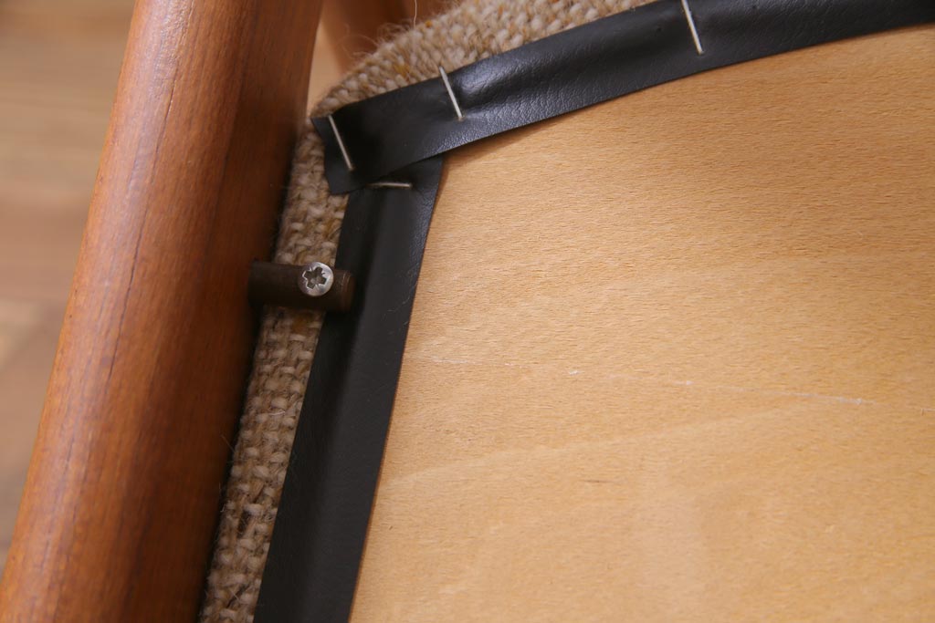 ヴィンテージ家具　デンマーク　北欧　チーク材　スタイリッシュなデザインが素敵なビンテージチェア(椅子)