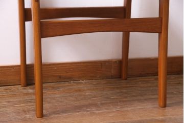 ヴィンテージ家具　デンマーク　北欧　チーク材　スタイリッシュなデザインが素敵なビンテージチェア(椅子)