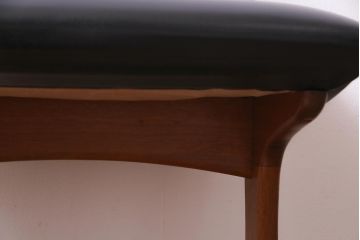 ヴィンテージ家具　イギリスビンテージ　AUSTINSUITE　激レア!　チーク材　スタイリッシュなオットマン(スツール)