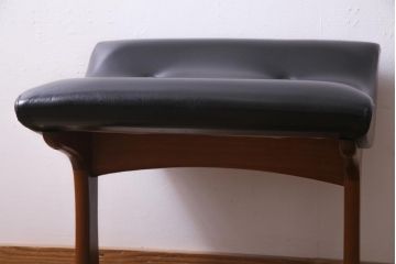 ヴィンテージ家具　イギリスビンテージ　AUSTINSUITE　激レア!　チーク材　スタイリッシュなオットマン(スツール)