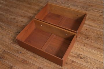 ヴィンテージ家具　イギリスビンテージ　楡材　ERCOL(アーコール)　取っ手やキャスターが可愛らしいリビングボード(収納棚、キャビネット)