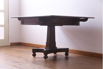 アンティーク家具　イギリスアンティーク　マホガニー材　脚が個性的なバタフライテーブル(ドロップリーフテーブル)
