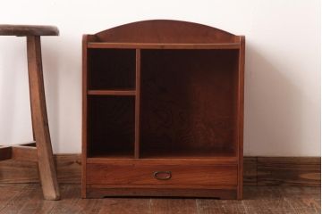 アンティーク家具　和製アンティーク　三方ケヤキ材　引き出し付き　小振りな収納棚(ブックシェルフ、本棚)