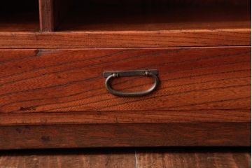 アンティーク家具　和製アンティーク　三方ケヤキ材　引き出し付き　小振りな収納棚(ブックシェルフ、本棚)