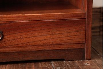 アンティーク家具　和製アンティーク　三方ケヤキ材　引き出し付き　小振りな収納棚(ブックシェルフ、本棚)