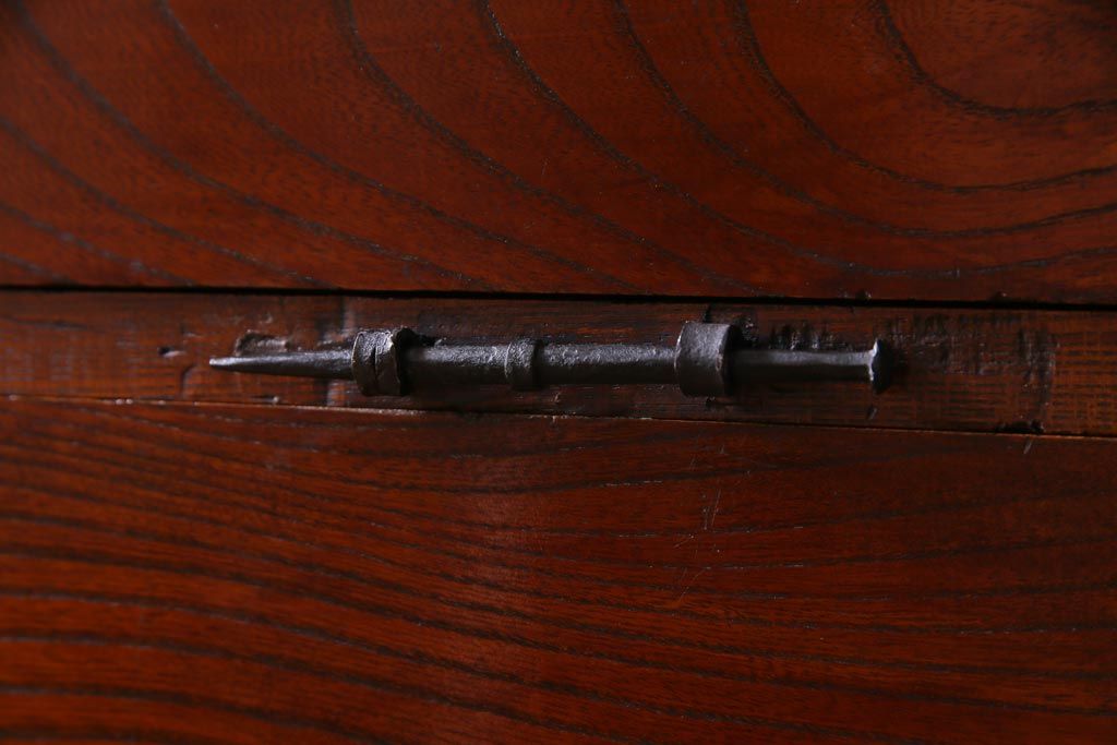 アンティーク家具　古民具　観音開き扉　三方ケヤキ材　漆塗り　渋さの中に気品漂う重ね箪笥(時代箪笥、和タンス)