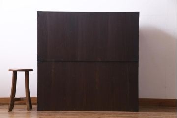 アンティーク家具　古民具　観音開き扉　三方ケヤキ材　漆塗り　渋さの中に気品漂う重ね箪笥(時代箪笥、和タンス)