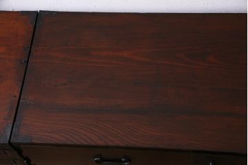 アンティーク家具　古民具　観音開き扉　三方ケヤキ材　漆塗り　渋さの中に気品漂う重ね箪笥(時代箪笥、和タンス)