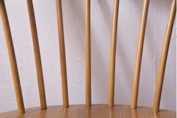ヴィンテージ家具　イギリスビンテージ　ERCOL(アーコール)　洗練されたデザインが格好いいスモーカーズチェア(ダイニングチェア、アームチェア)