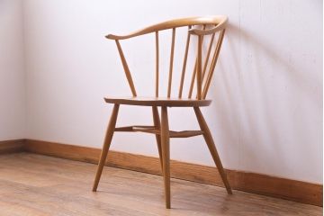 ヴィンテージ家具　イギリスビンテージ　ERCOL(アーコール)　洗練されたデザインが格好いいスモーカーズチェア(ダイニングチェア、アームチェア)(1)