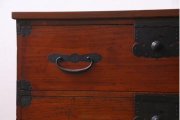 アンティーク家具　和製アンティーク　鉄脚付き　ヒノキ材　漆塗の箪笥ローボード(リビングボード、衣装箪笥)