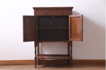 アンティーク家具　イギリスアンティーク　EDWARDS&SONS　マホガニー材　すっきりとした佇まいが上品なサイドキャビネット(収納棚)