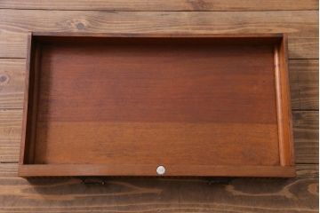 アンティーク家具　イギリスアンティーク　EDWARDS&SONS　マホガニー材　すっきりとした佇まいが上品なサイドキャビネット(収納棚)