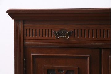 アンティーク家具　イギリスアンティーク　EDWARDS&SONS　マホガニー材　すっきりとした佇まいが上品なサイドキャビネット(収納棚)