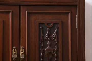 アンティーク家具　イギリスアンティーク　EDWARDS&SONS　マホガニー材　すっきりとした佇まいが上品なサイドキャビネット(収納棚)