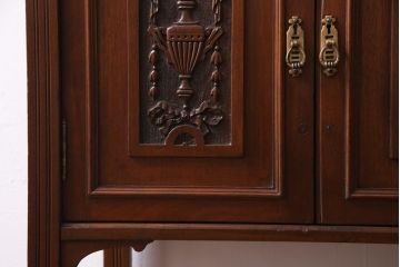 アンティーク家具　イギリスアンティーク　EDWARDS&SONS　マホガニー材　すっきりとした佇まいが上品なサイドキャビネット(収納棚)