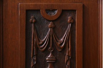 アンティーク家具　イギリスアンティーク　EDWARDS&SONS　マホガニー材　すっきりとした佇まいが上品なサイドキャビネット(収納棚)