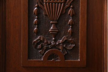 アンティーク家具　イギリスアンティーク　EDWARDS&SONS　マホガニー材　すっきりとした佇まいが上品なサイドキャビネット(収納棚)