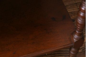 アンティーク家具　イギリスアンティーク　EDWARDS&SONS　マホガニー材　すっきりとした佇まいが上品なサイドキャビネット(収納棚)