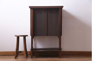 アンティーク家具　イギリスアンティーク　EDWARDS&SONS　マホガニー材　すっきりとした佇まいが上品なサイドキャビネット(収納棚)