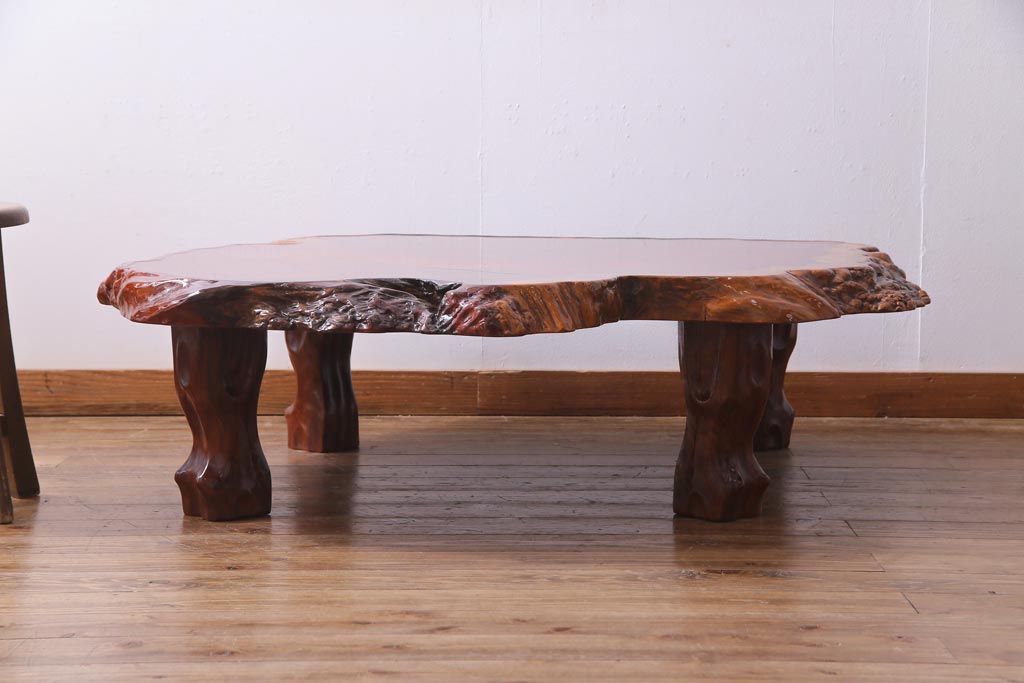 アンティーク家具　昭和中期　カリン材(花梨材)　鳥眼杢　縁の木肌が迫力を放つ座卓(ローテーブル)