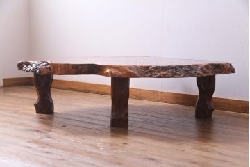 アンティーク家具　昭和中期　カリン材(花梨材)　鳥眼杢　縁の木肌が迫力を放つ座卓(ローテーブル)