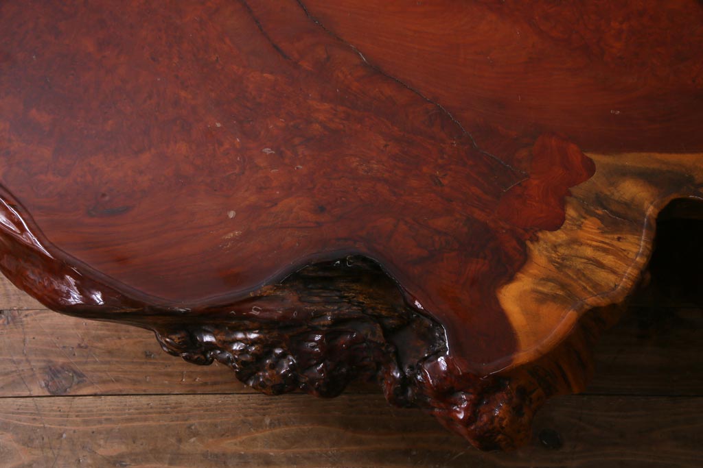 アンティーク家具　昭和中期　カリン材(花梨材)　鳥眼杢　縁の木肌が迫力を放つ座卓(ローテーブル)