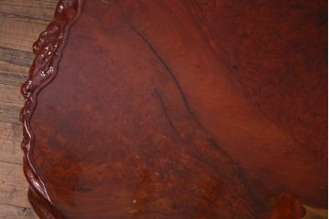 アンティーク家具　昭和中期　カリン材(花梨材)　鳥眼杢　縁の木肌が迫力を放つ座卓(ローテーブル)