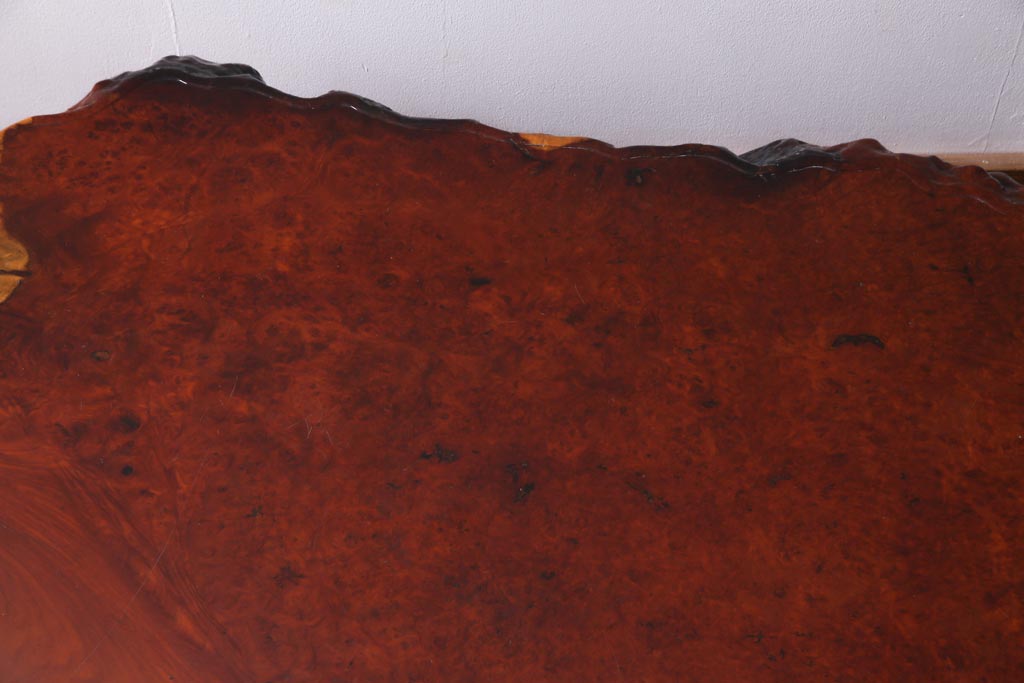 アンティーク家具　昭和中期　カリン材(花梨材)　鳥眼杢　縁の木肌が迫力を放つ座卓(ローテーブル)