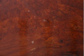 アンティーク家具　昭和中期　カリン材(花梨材)　鳥眼杢　縁の木肌が迫力を放つ座卓(ローテーブル)