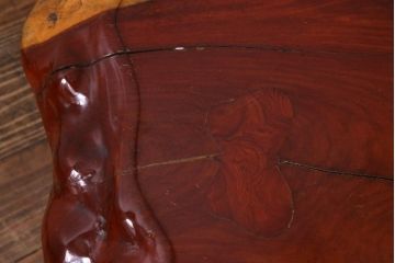 アンティーク家具　昭和中期　カリン材(花梨材)　鳥眼杢　縁の木肌が迫力を放つ座卓(ローテーブル)