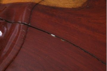 アンティーク家具　昭和中期　カリン材(花梨材)　鳥眼杢　縁の木肌が迫力を放つ座卓(ローテーブル)