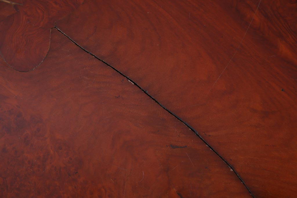 アンティーク家具　昭和中期　カリン材(花梨材)　鳥眼杢　縁の木肌が迫力を放つ座卓(ローテーブル)