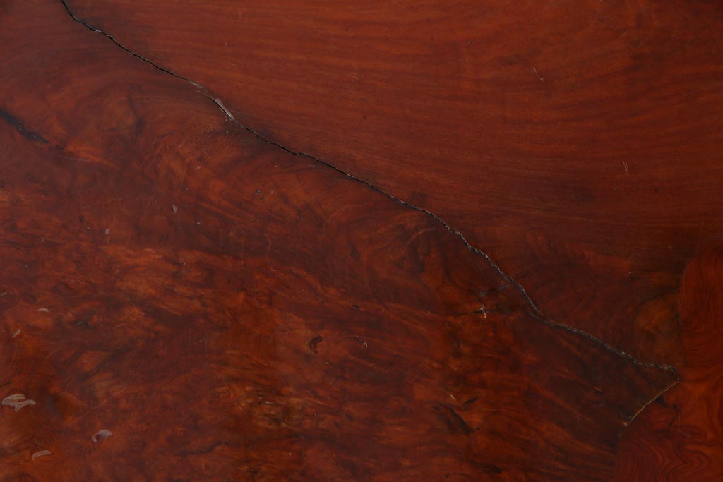 アンティーク家具　昭和中期　カリン材(花梨材)　鳥眼杢　縁の木肌が迫力を放つ座卓(ローテーブル)