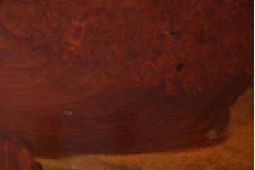 アンティーク家具　昭和中期　カリン材(花梨材)　鳥眼杢　縁の木肌が迫力を放つ座卓(ローテーブル)