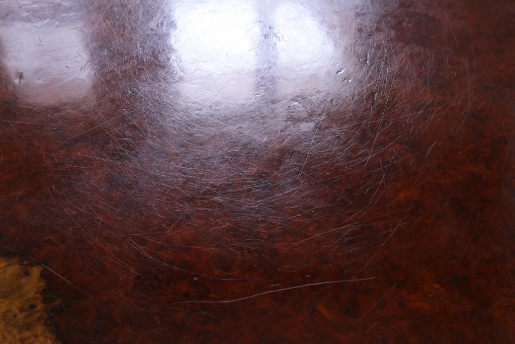 アンティーク家具　昭和中期　カリン材(花梨材)　鳥眼杢　縁の木肌が迫力を放つ座卓(ローテーブル)