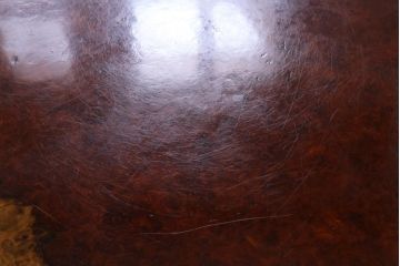 アンティーク家具　昭和中期　カリン材(花梨材)　鳥眼杢　縁の木肌が迫力を放つ座卓(ローテーブル)