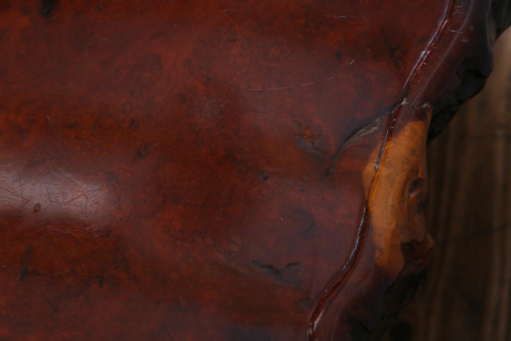 アンティーク家具　昭和中期　カリン材(花梨材)　鳥眼杢　縁の木肌が迫力を放つ座卓(ローテーブル)