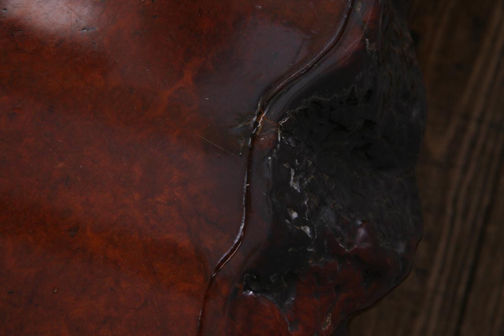 アンティーク家具　昭和中期　カリン材(花梨材)　鳥眼杢　縁の木肌が迫力を放つ座卓(ローテーブル)