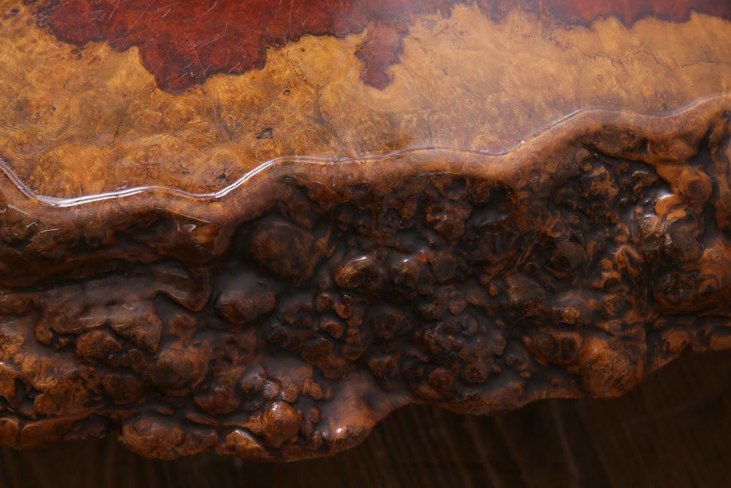 アンティーク家具　昭和中期　カリン材(花梨材)　鳥眼杢　縁の木肌が迫力を放つ座卓(ローテーブル)